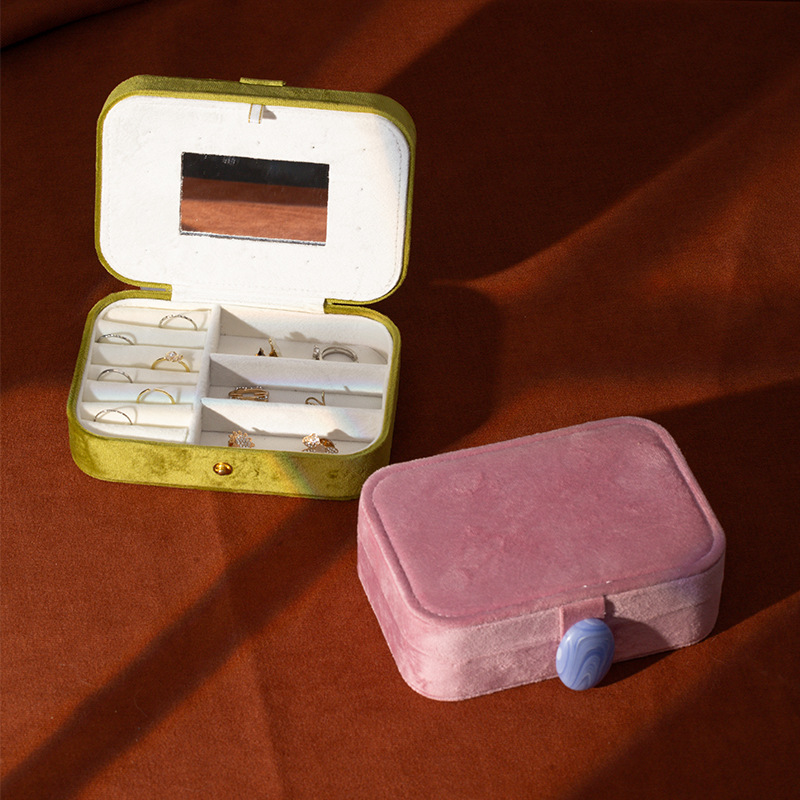 Travel Accessories In Store - 모란디스 벨벳 주얼리 보관함: 귀걸이, 반지,